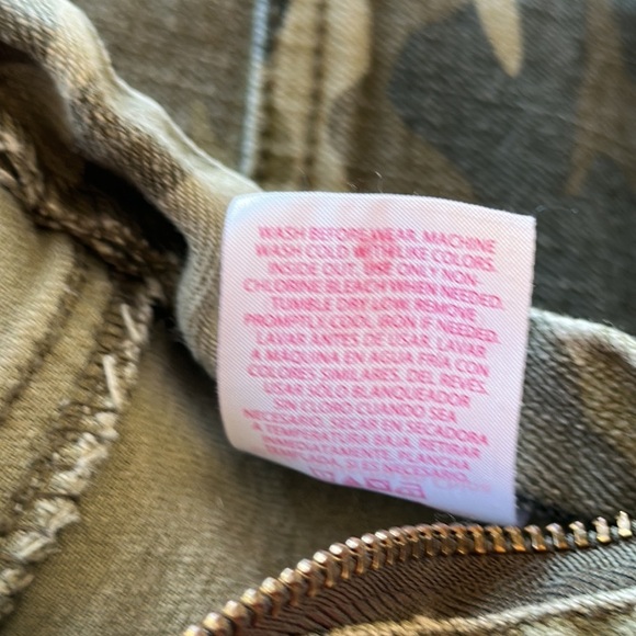 No Boundaries ‘80s style green camo overalls, size XL 15–17) - Picture 7 of 7